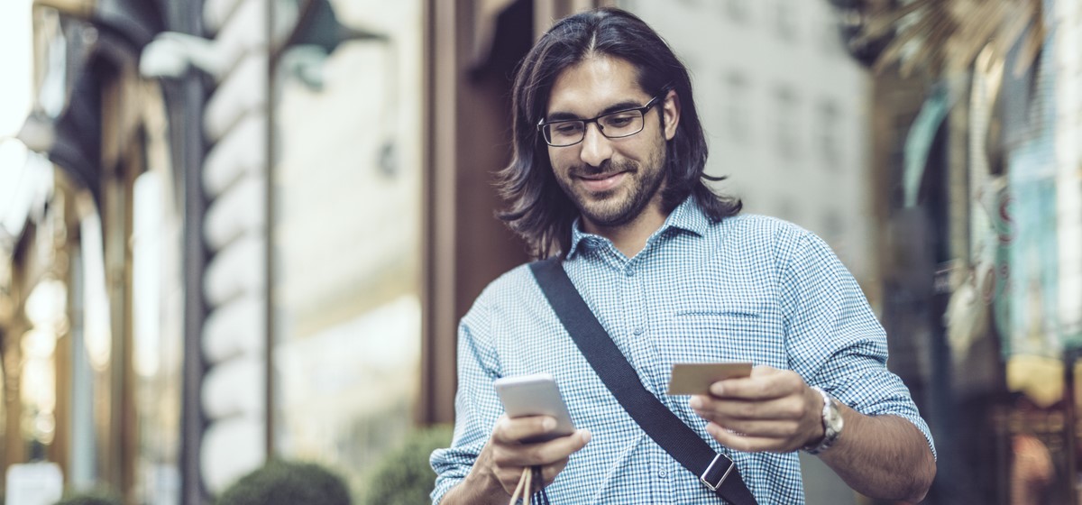 Young businessman shopping in the city